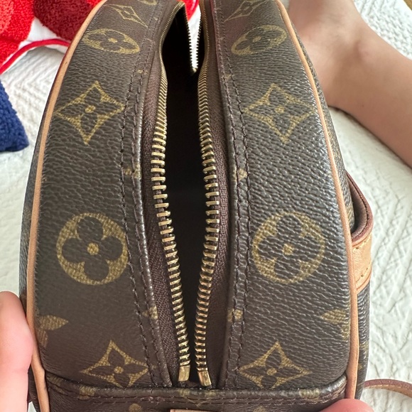 authentic!!!! louis vuitton blois monogram canvas crossbody - Picture 15 of 16